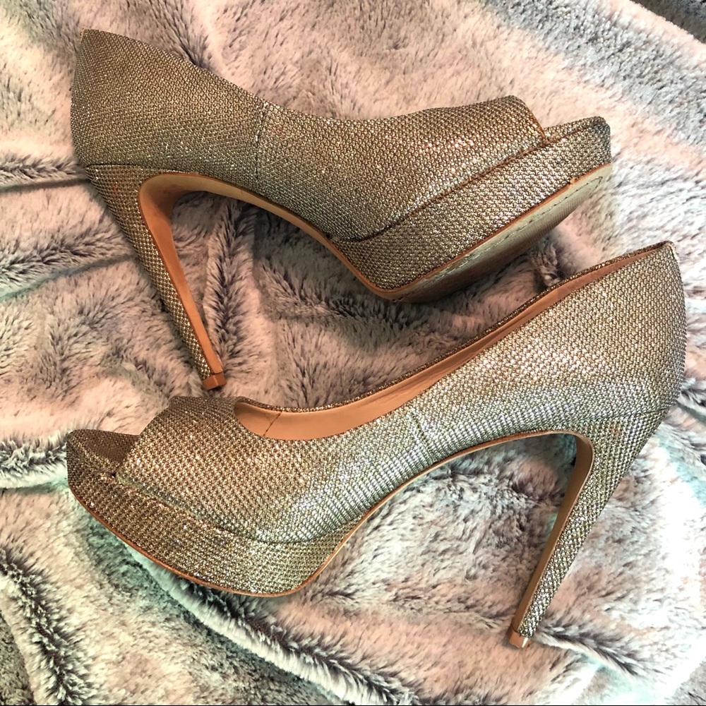 Vince Camuto gold, platform, peep-toe heels, 8M